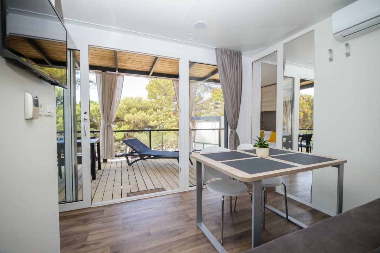 Superior Two-bedroom Mobile Home,831642113:JPEG