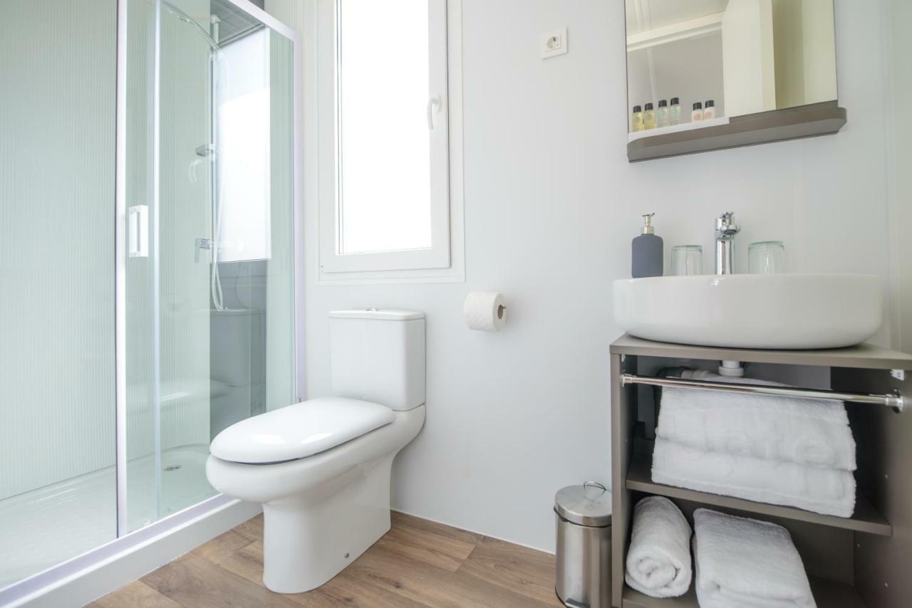 Superior Three-Bedroom Mobile Home,831644804:JPEG